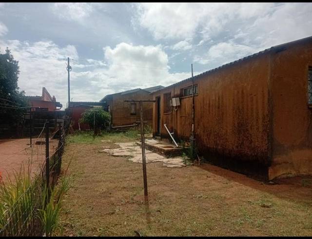 2 BEDROOM HOUSE FOR SALE IN MABOPANE UNIT C